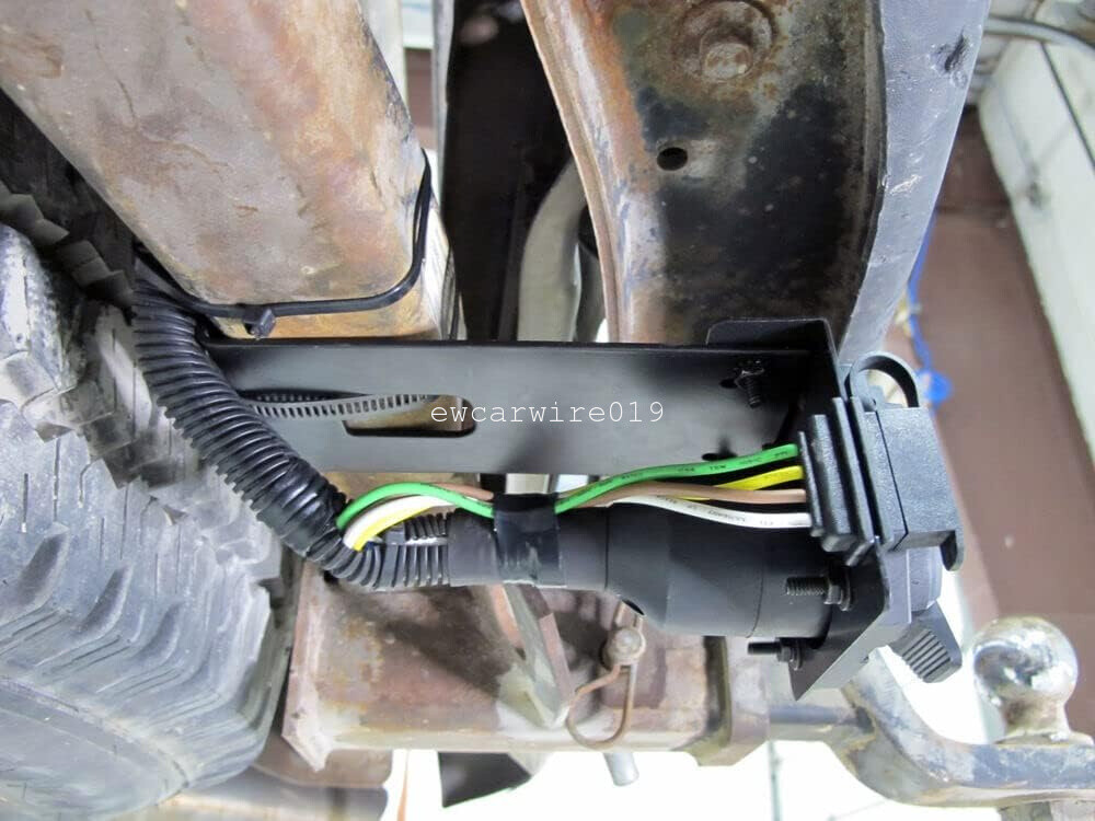 7 Way and 4 Pin Dual-Output Trailer Light Connector For TOYOTA TACOMA Tundra