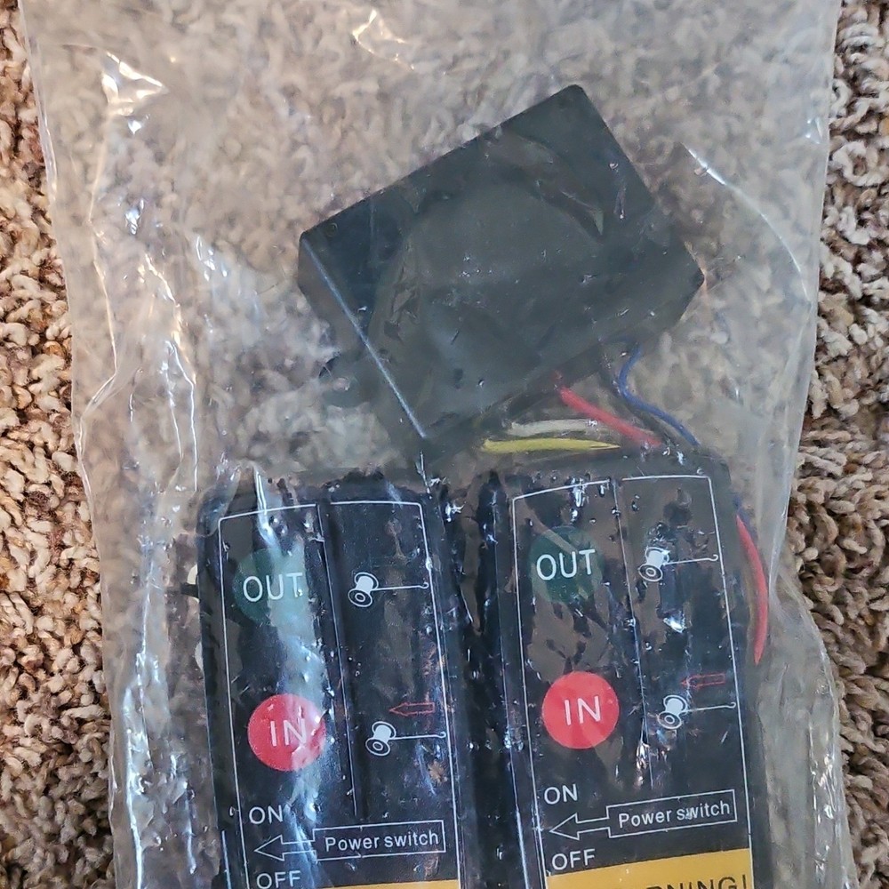 Wireless Winch Controll With Two Remotes