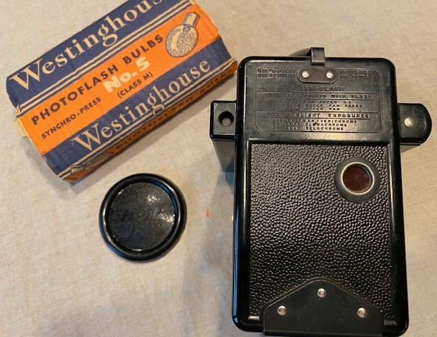 VINTAGE SPARTUS PRESS FLASH CAMERA w ERA FLASH BULBS GOOD CONDITION UNTESTED