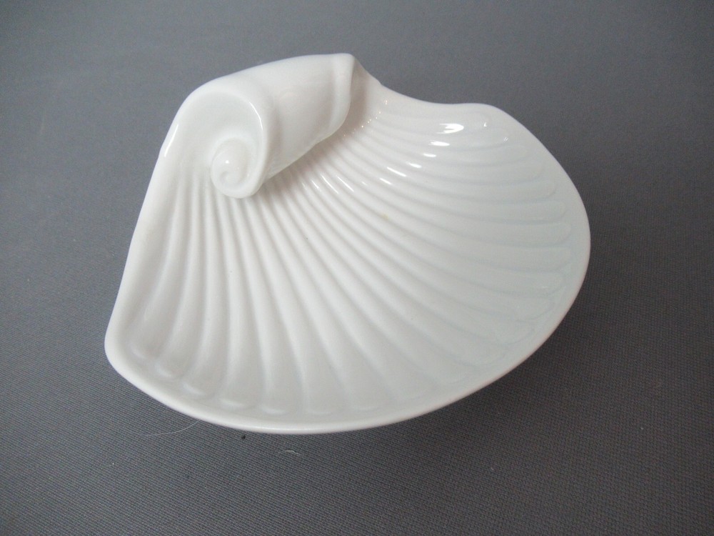 Small Scallop Shell Soap Trinket Dish - White Ceramic - 5 3/4" long - aa5 sb