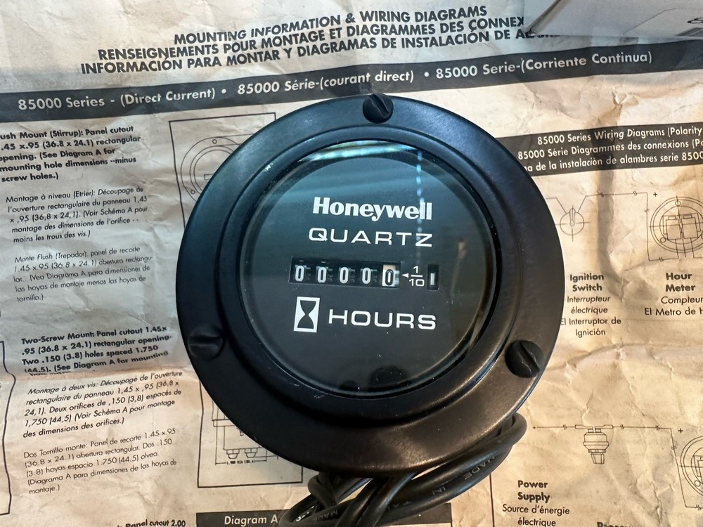 HONEYWELL QUARTZ AIRCRAFT FLIGHT HOURS METER INDICATOR