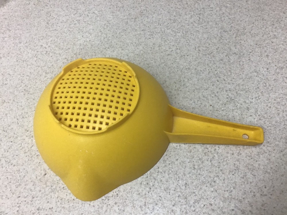 Vintage Tupperware Yellow 1 Quart Colander Strainer Dual Spouts #1200