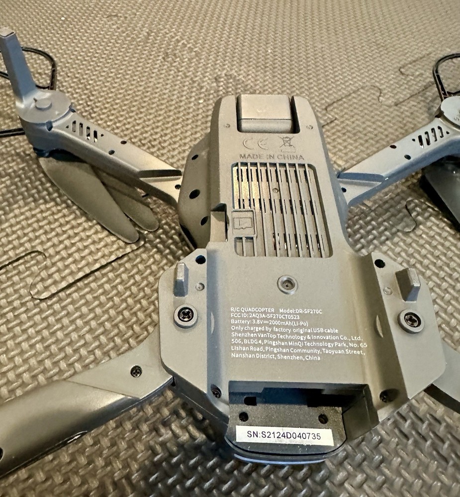 Snaptain E20 2.7K QHD Camera Foldable Drone Remote Controller USED THREE TIMES!!