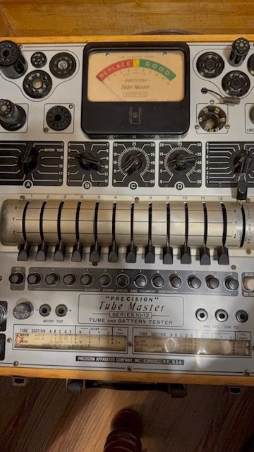 vacuum tube tester working