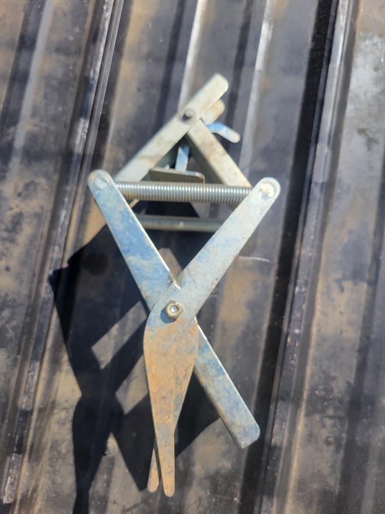 Used Easy Step On Mole Scissor Trap