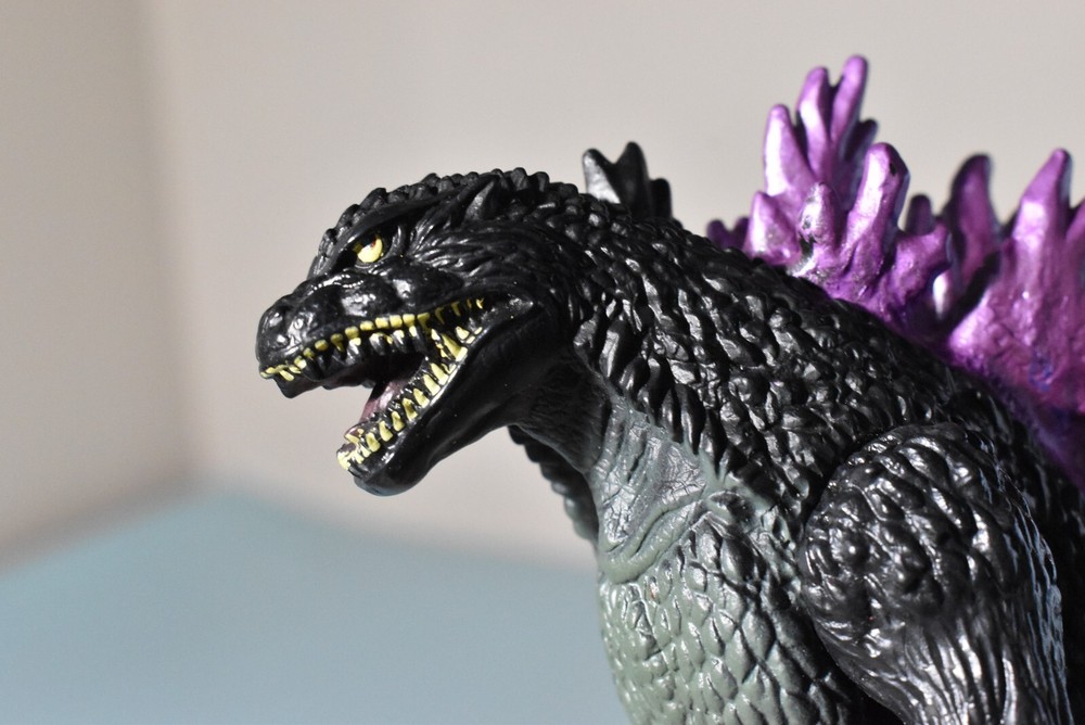 TwCare Godzilla Purple Spikes 2000 Millennium Toho