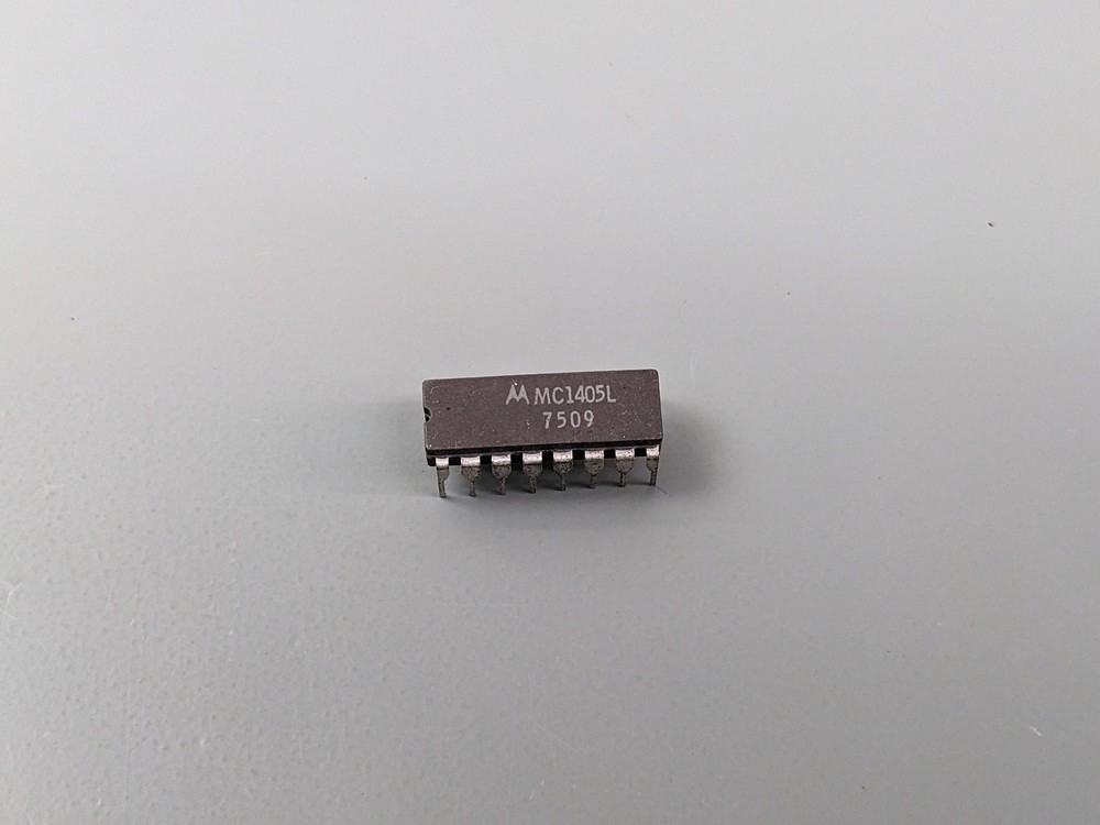 Motorola MC1405L 3.5 Digit ADC Subsystem IC
