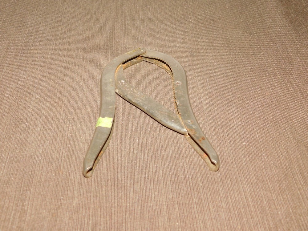 VINTAGE KITCHEN 6" LONG MOULI USA MULTI CRACKER NUT CRACKER