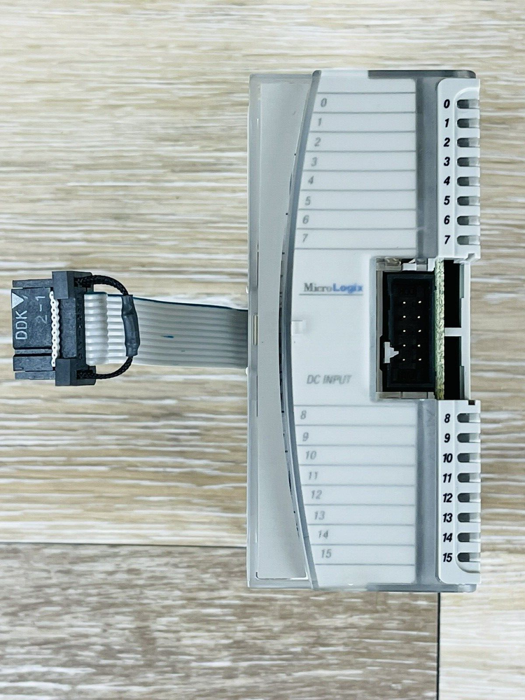 Allen Bradley 1762-IQ16 MicroLogix 1200 programmable logic controller