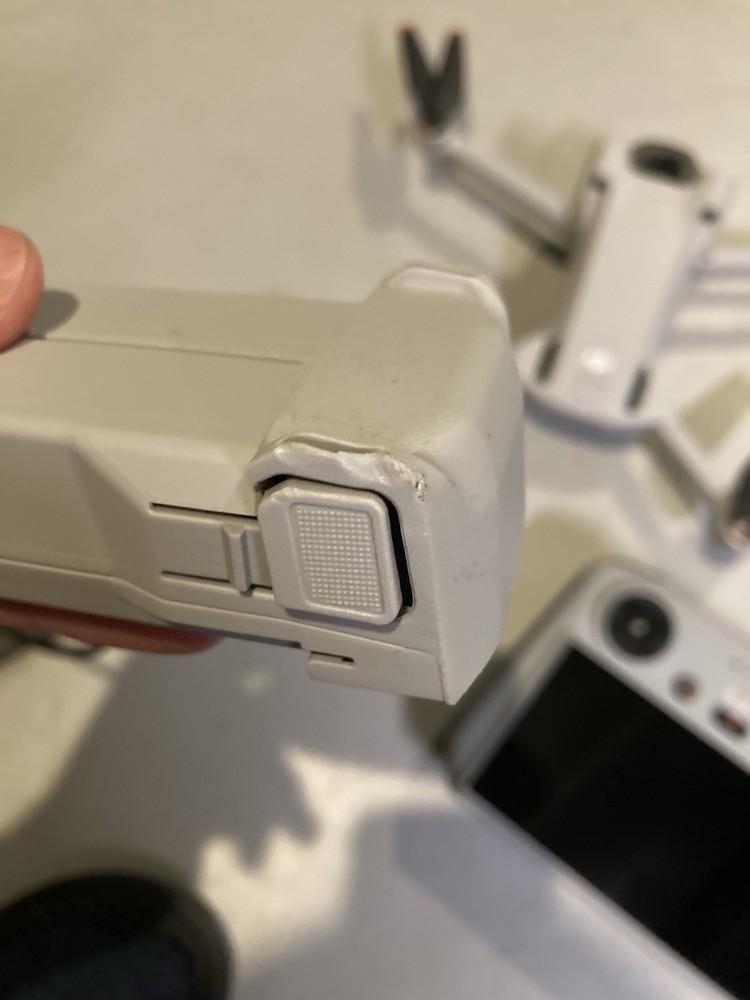 **DAMAGED** DJI Mini 3 Pro Fly More Combo