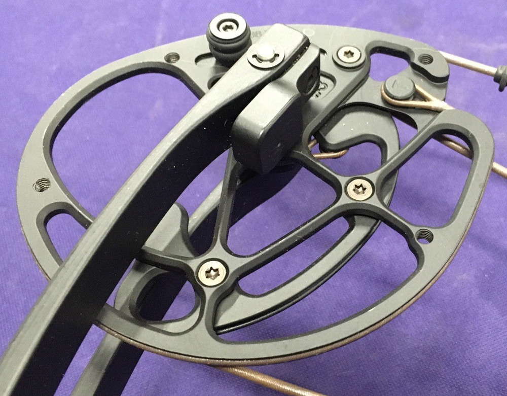 Elite Archery Ritual 30 Compound Bow Bundle w/ Plano Pillarlock Hardcase