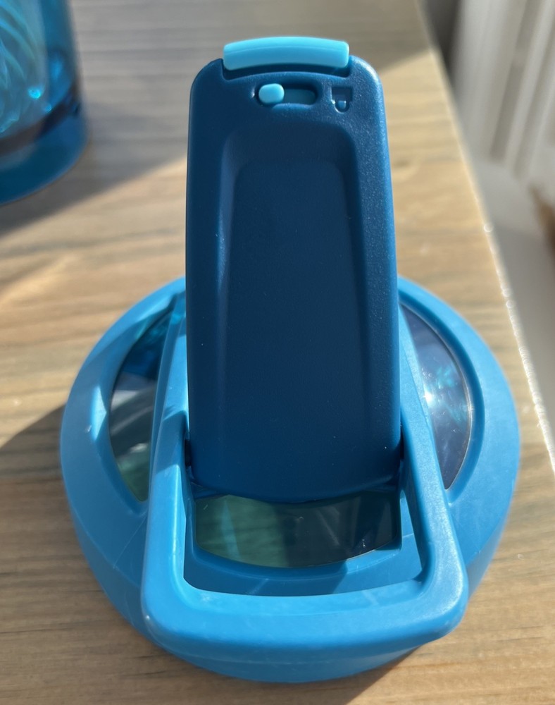 Blender Bottle Shaker Bottle With Lock NEW Blue Loop Top Push Button Mixer