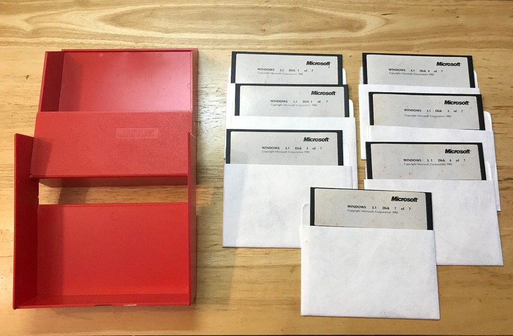 MICROSOFT WINDOWS 3.1 - 5.25" DISKS W HARDSHELL CASE