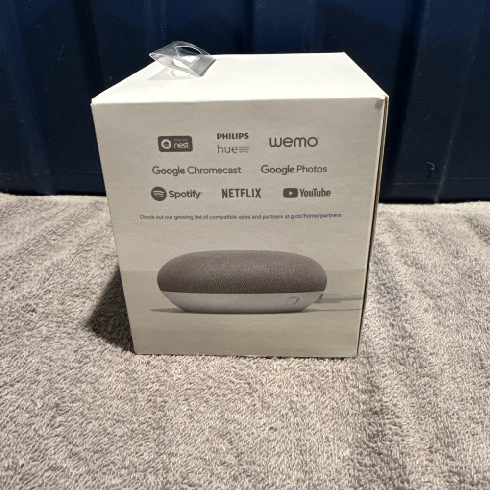 Home Mini (1st Generation) - Smart Speaker with Google Assistant