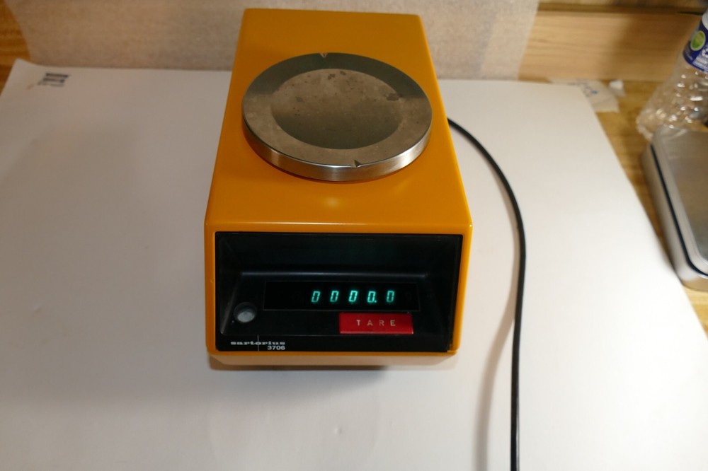 Vintage Sartorius digital lab scale balance 3706