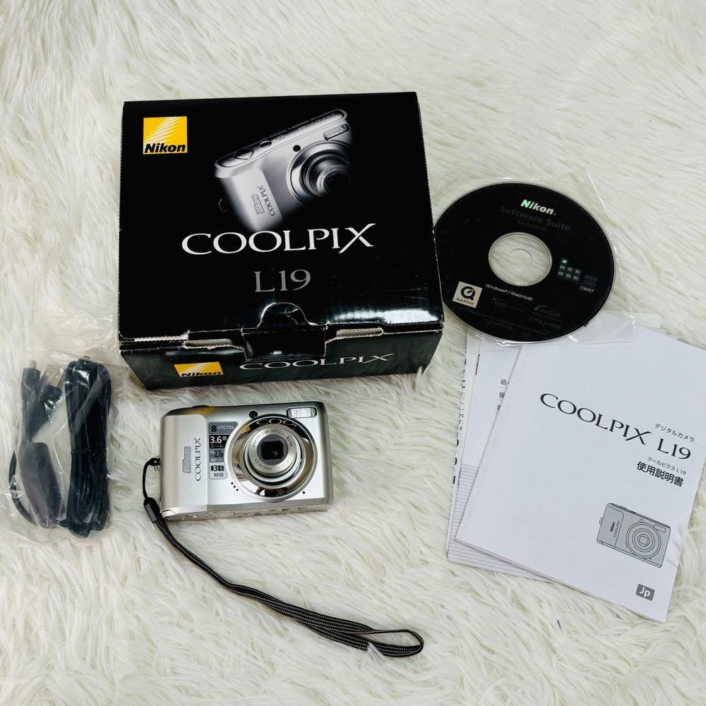 Nikon COOLPIX L19 Compact Digital Camera