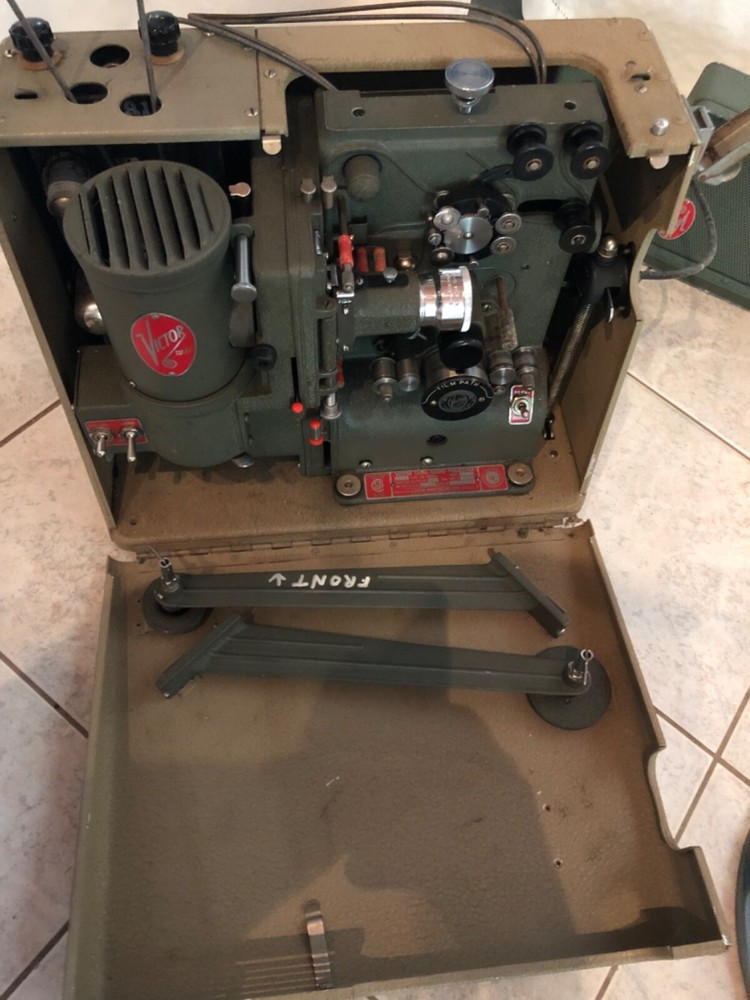 Victor 16mm Move Projector (Model 60) Works good !