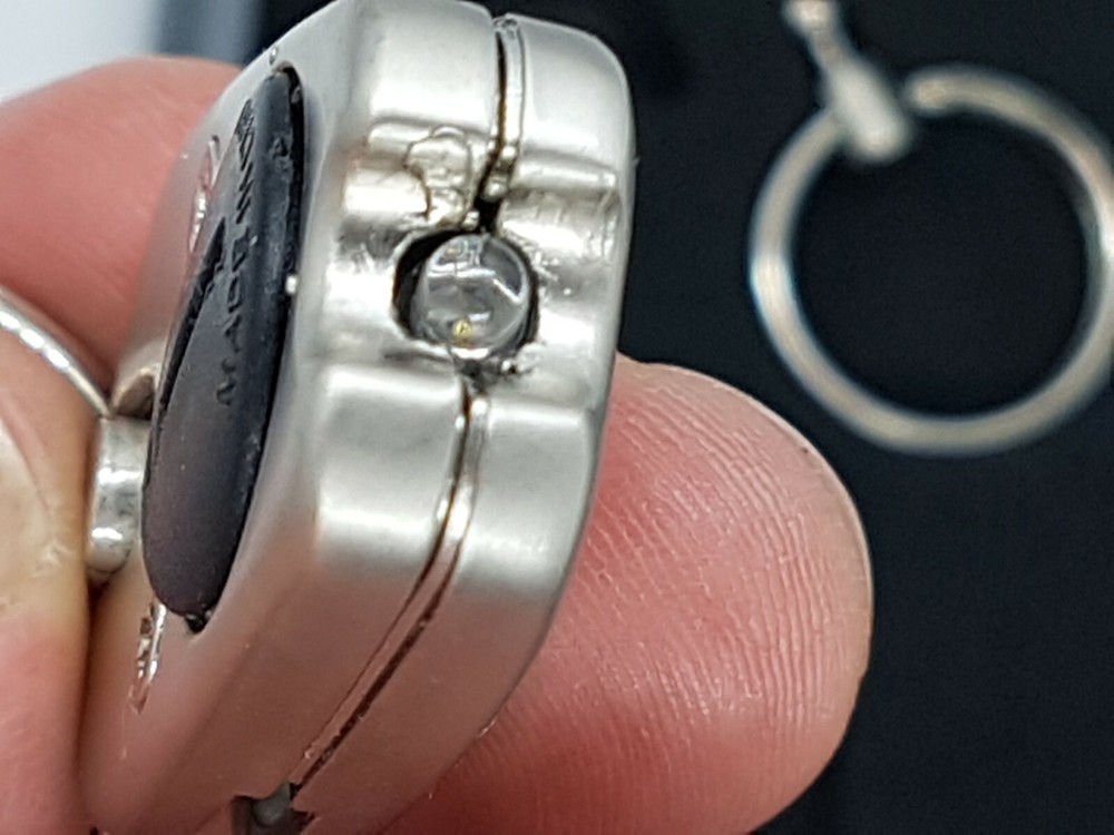 Samsonite Laser Pointer with tracking number