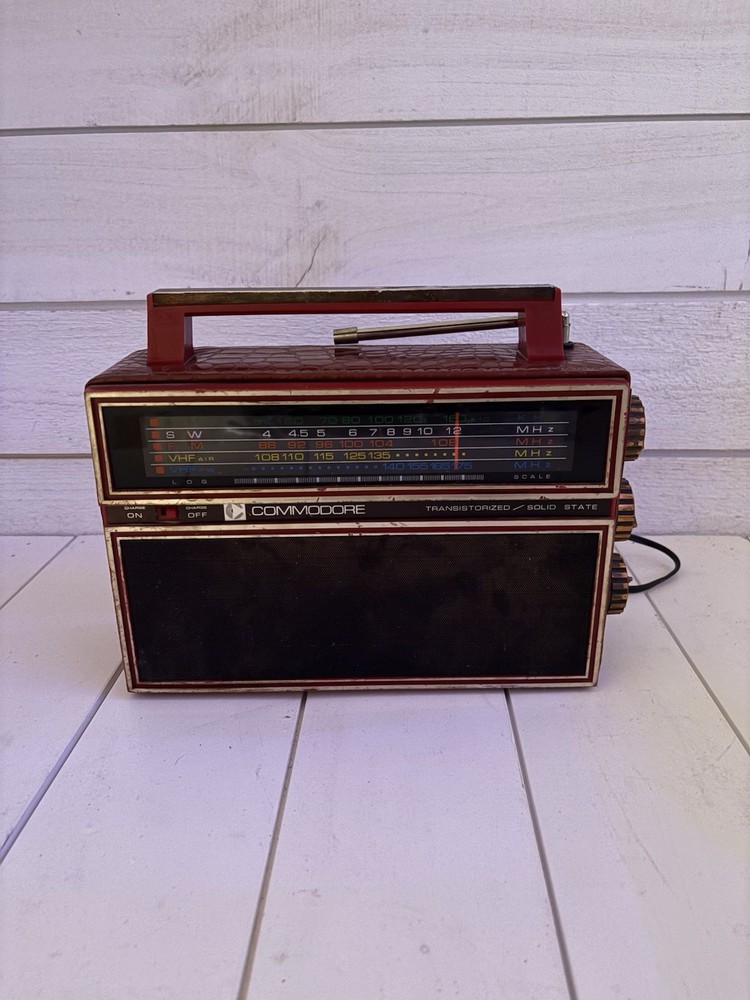 Rare Vintage Commodore Transistorized Solid State Radio Model 601 Powers On READ