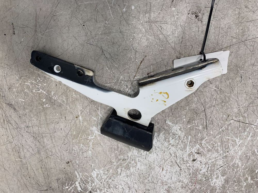 Peterbilt 579 Hood Rest (638-10748)