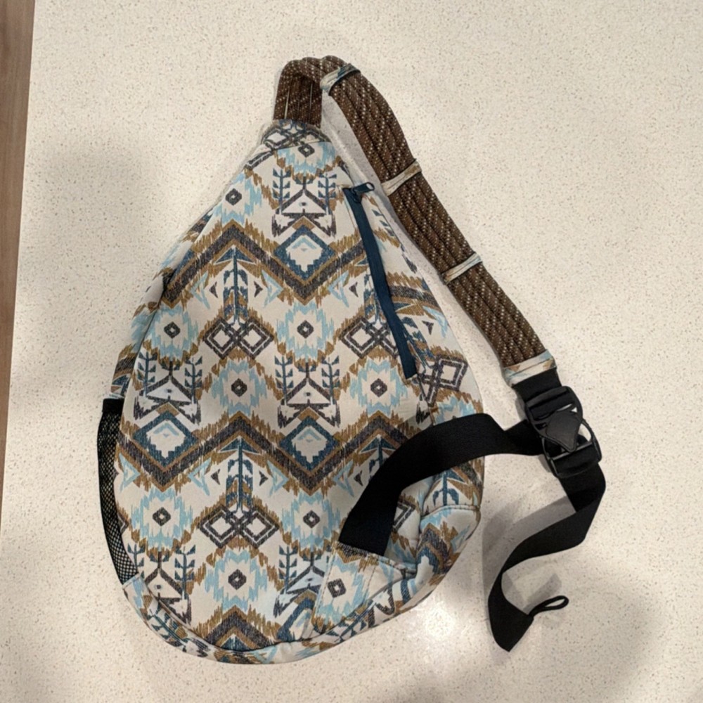 KAVU Patterned Canvas Hiking Daypack Zip Closure Adjustable Strap Mesh Pocket