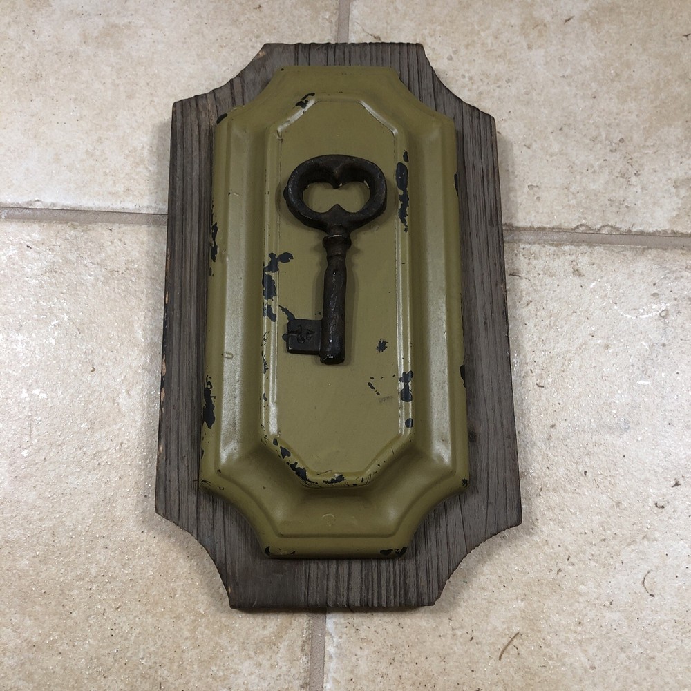 Key Rack Art Deco In Plain Sight Plaque