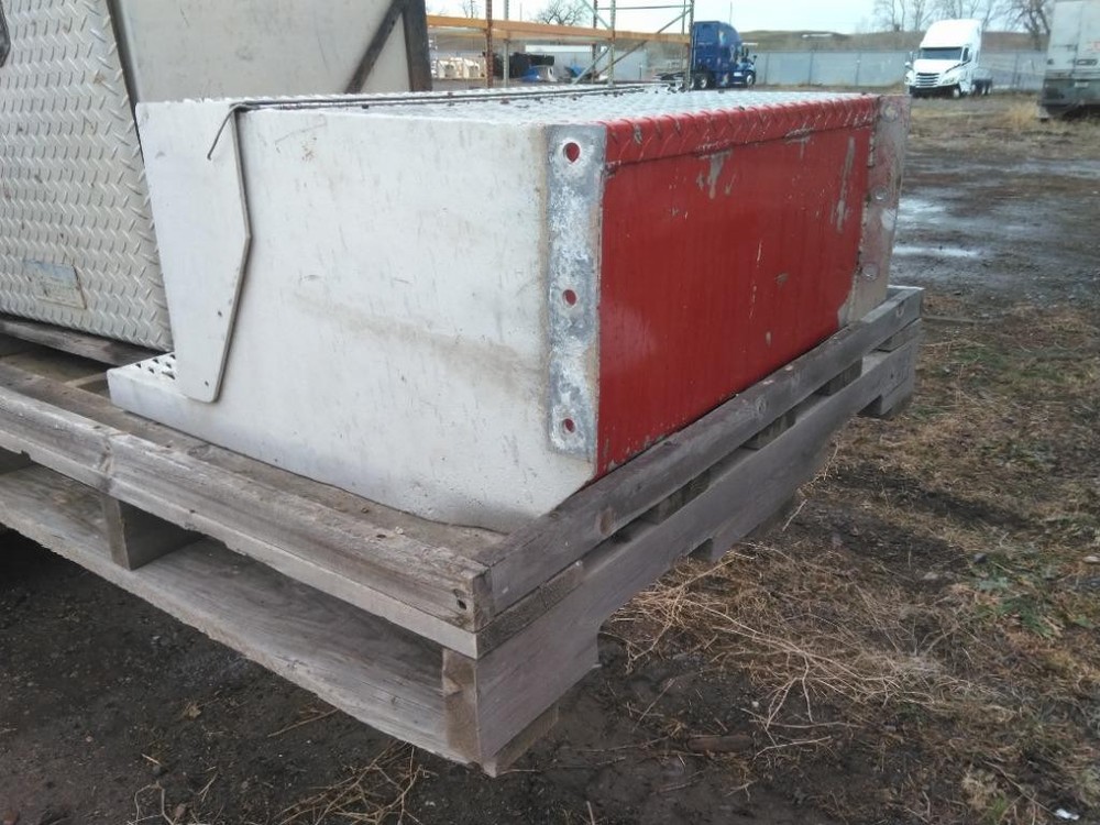 Replaces 2001 PETERBILT 379 TOOL BOX , MT