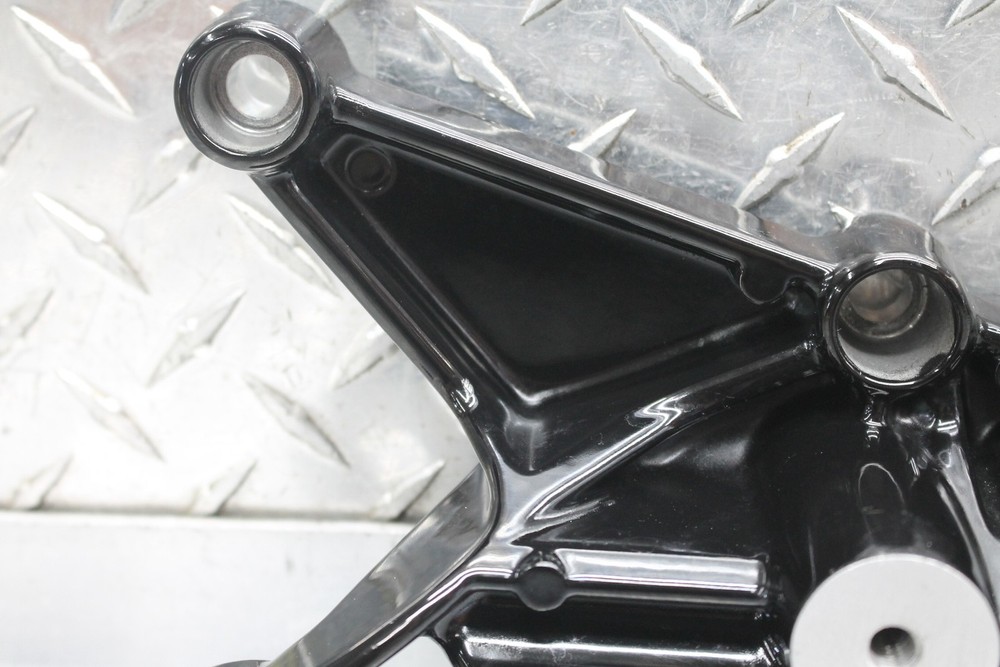 2017 INDIAN SCOUT SIXTY BLACK MUFFLER EXHAUST PIPE BRACKET MOUNT