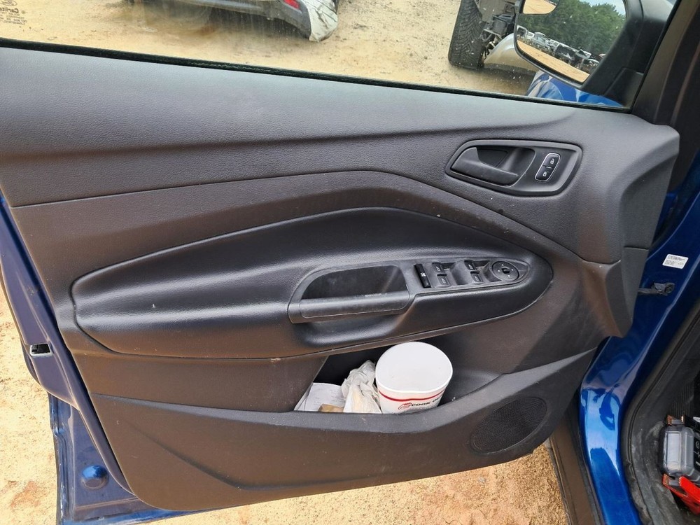 ESCAPE 2019 Glove Box 4737562
