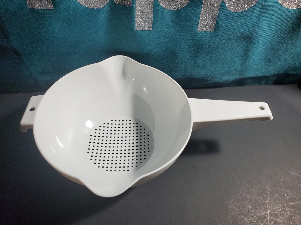 Tupperware 2 Qt Colander Hang On Pot Double Pour White New