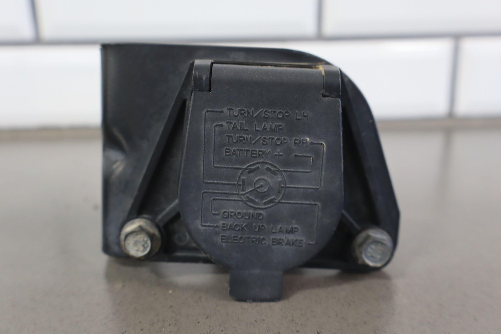 2005 Lexus GX470 Trailer Brake Control Module W/Rear Plug & Harness