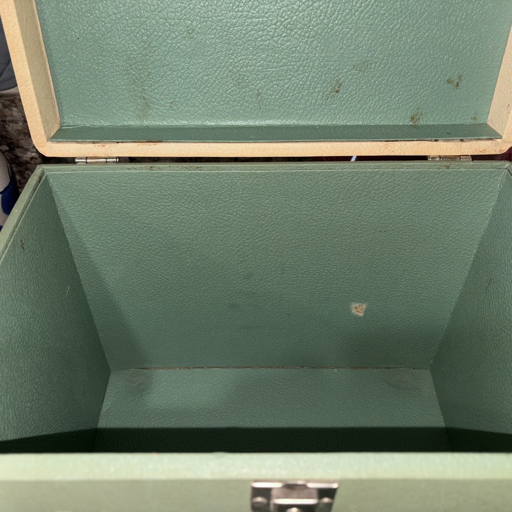 featherweight sewing machine 221 Celery