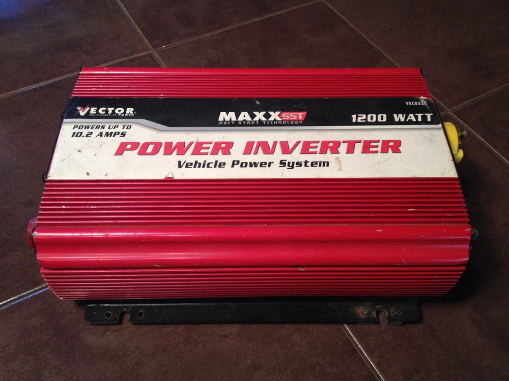 Vector 1200 Watt Power Inverter VEC053D