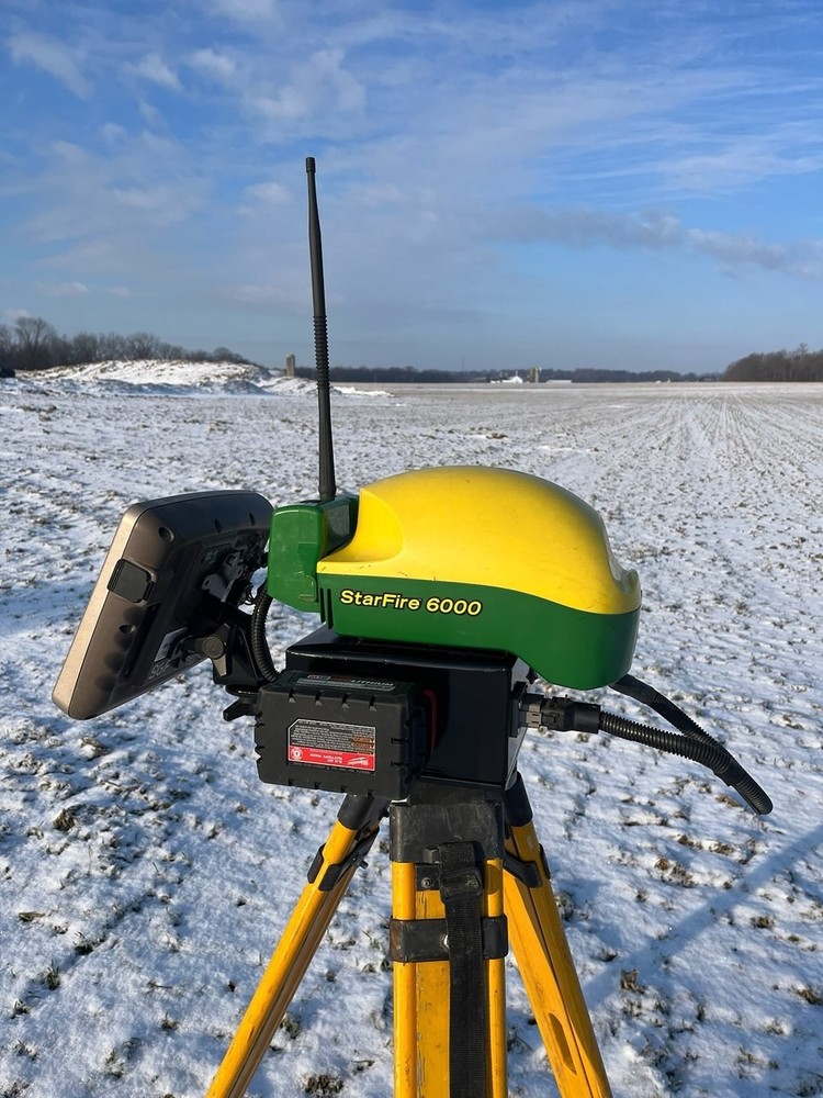 Battery powered RTK base station kit for John Deere