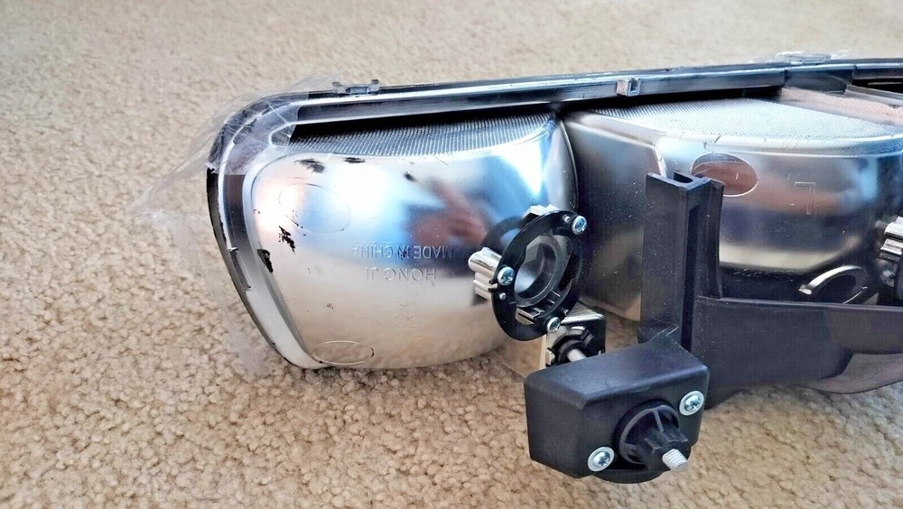 Chevrolet Silverado 2000 - Left Side Headlight CV10083-H **New Without Box**
