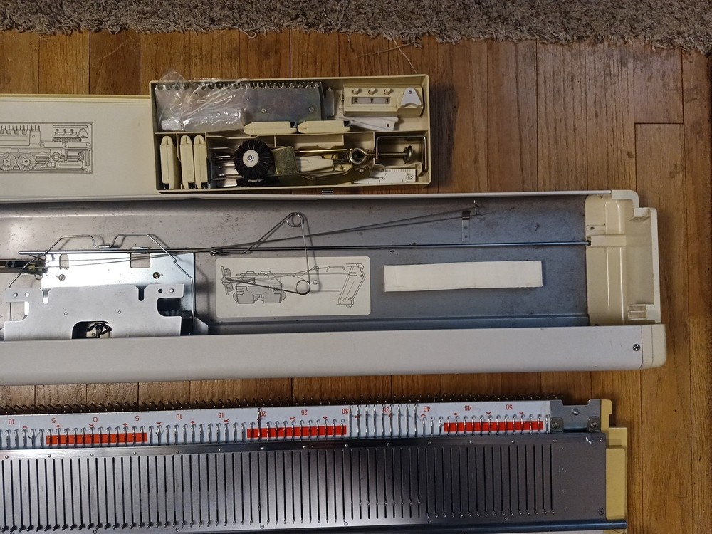 Singer Chunky Knitter Knitting Machine Model 150