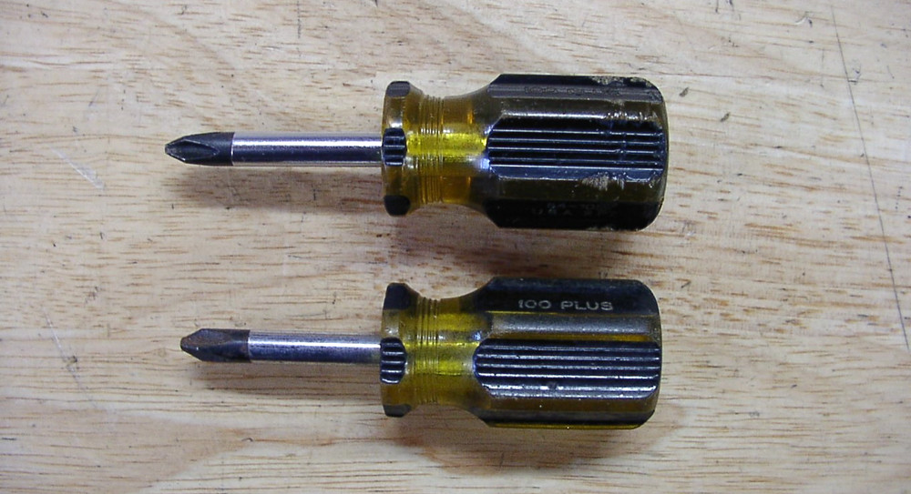 2 Vntg Stanley 100 Plus Plastic Handle Screwdrivers,Stubby,Phillips Tip 64-105