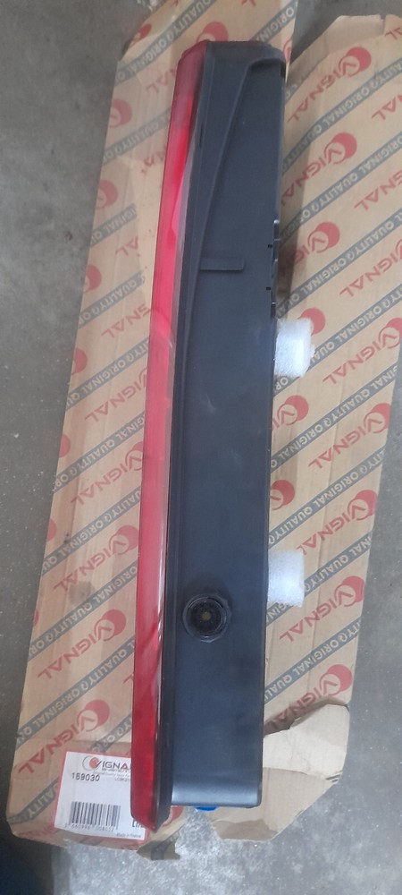 159030 VIGNAL REAR TAIL LIGHT LAMP UNIT COMBINATION