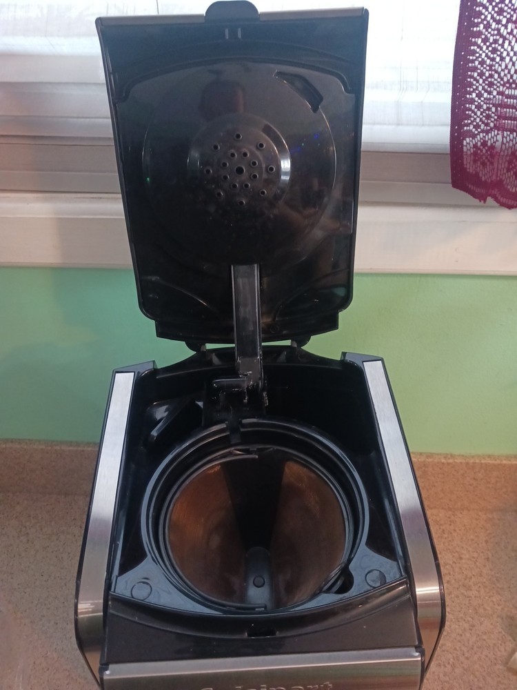 Cuisinart DCC-2650 Extreme Brew 12-Cup Programmable Coffee Maker Silver & Black