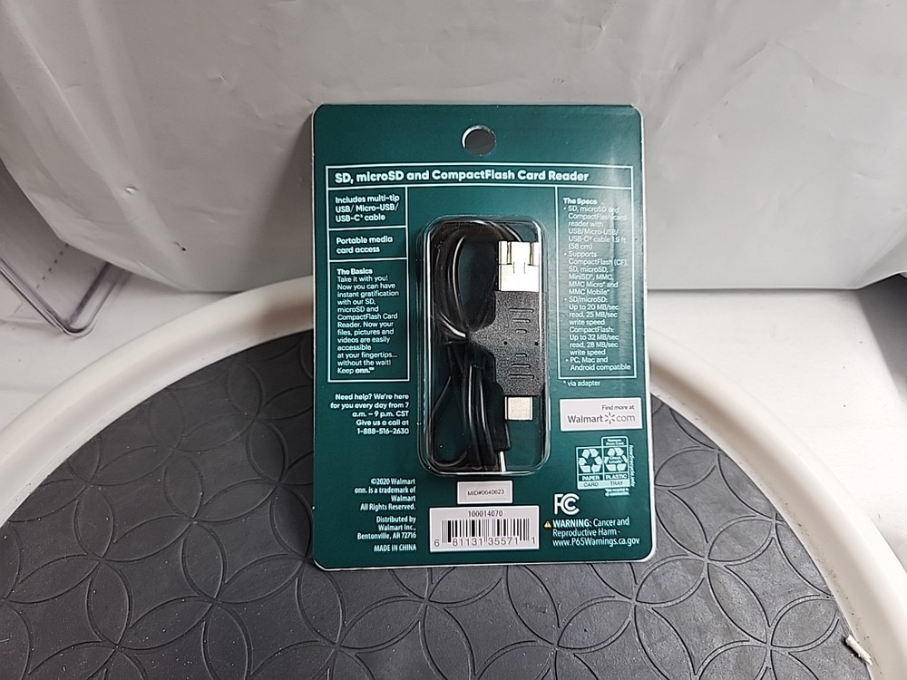 Onn SD, microSD & CompactFlash Card Reader (100014070) NEW