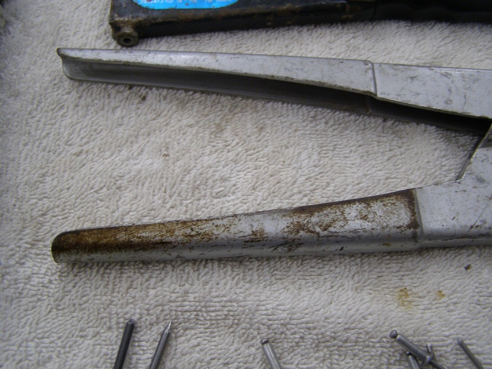 4 Rivet Guns 2 Pop Rivet USM 2 Unmarked 1 blue one missing pin + Some Rivets