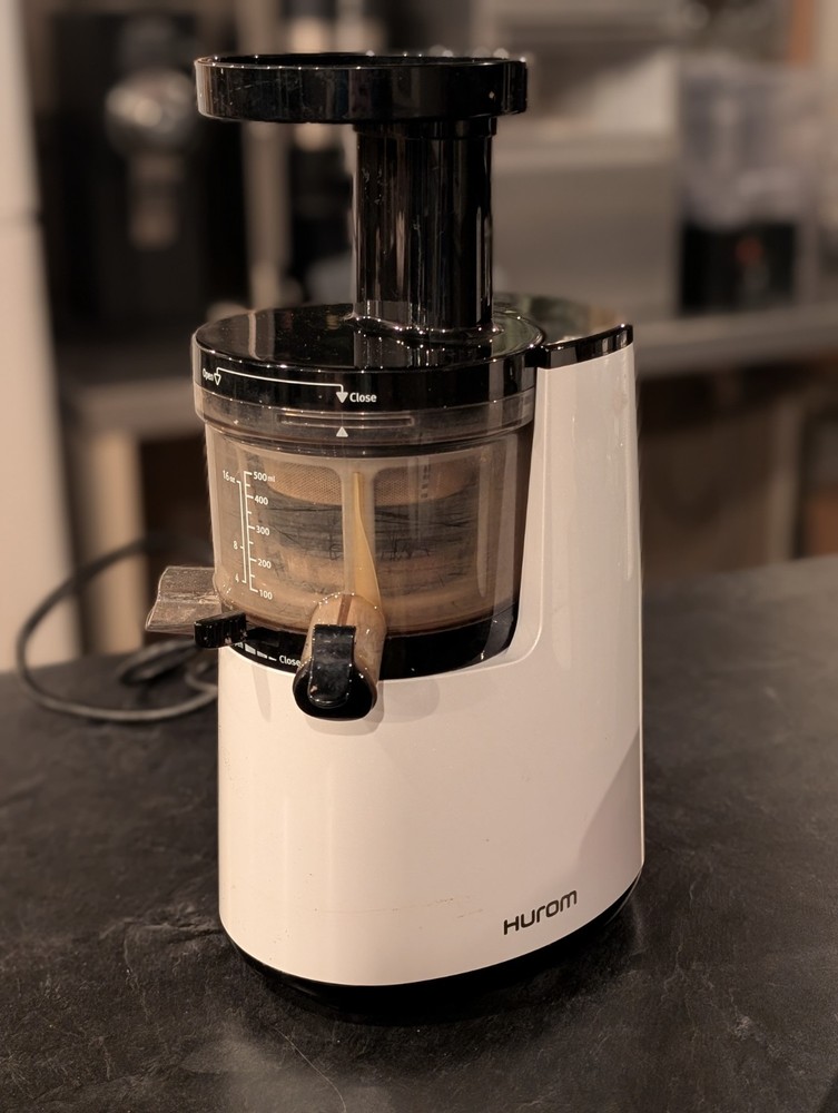 Hurom slow juicer - HH Elite Model