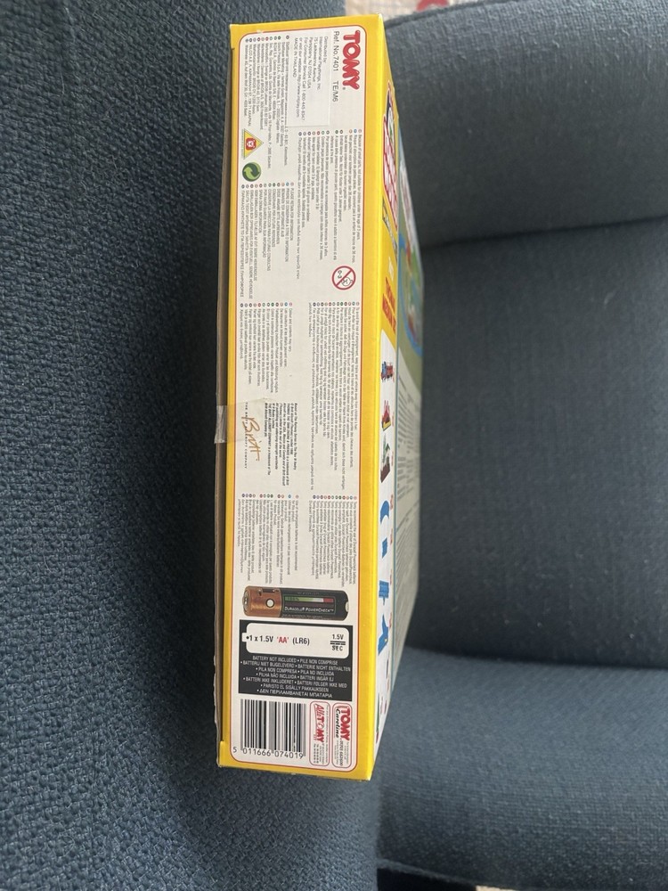 Tomy Thomas Medium Set 7401 In Box Battery Powered Train Set