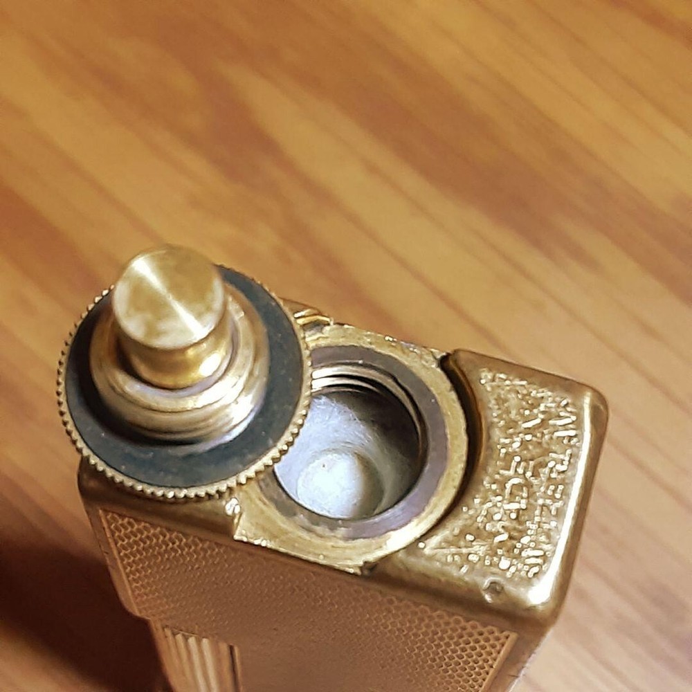 Working Dunhill oil lighter gold without box