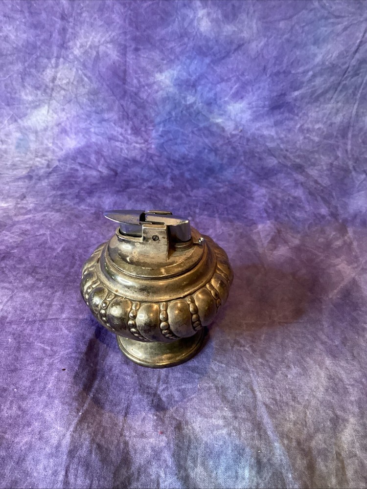 Vintage Ronson "Crown Varaflame" Round Table Lighter *Read
