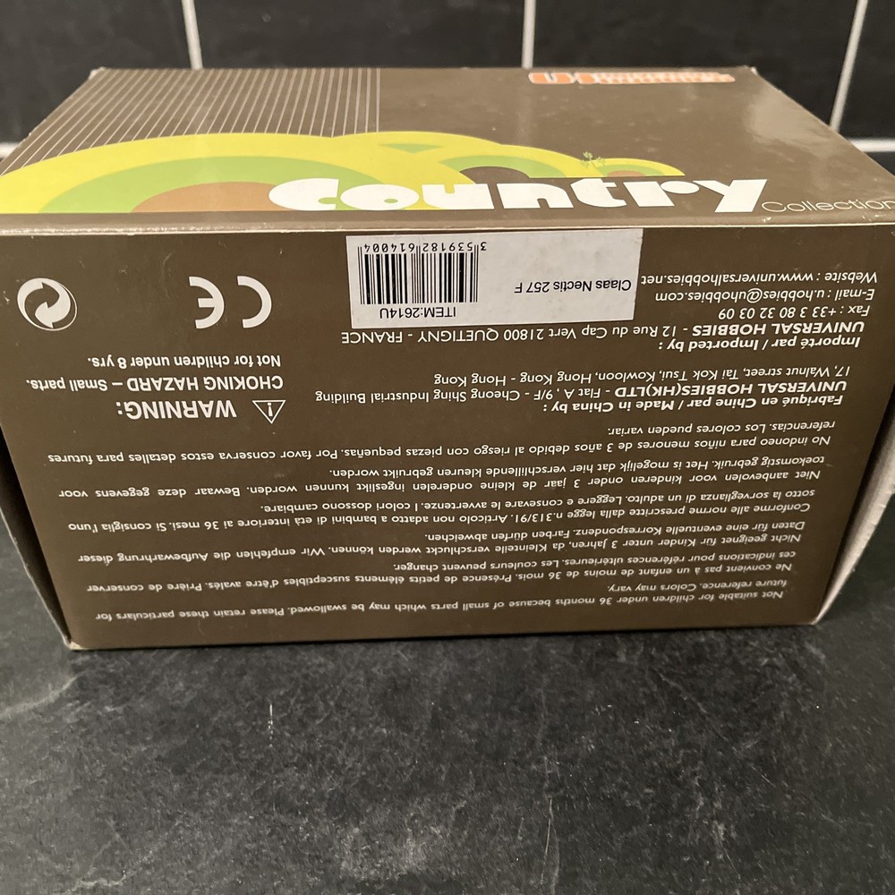 Universal Hobbies 2614U CLAAS NECTIS 257F open cab MiB