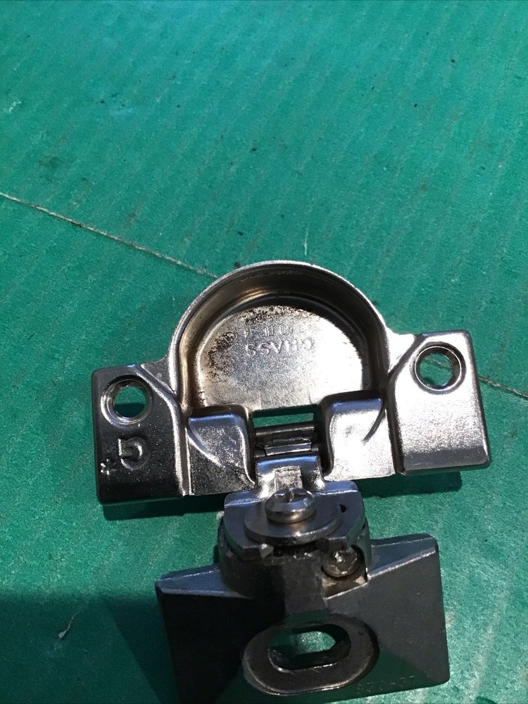 (1) Grass 850 Self Closing Cabinet Hinge w/ 830-37 mounting base plate (B)