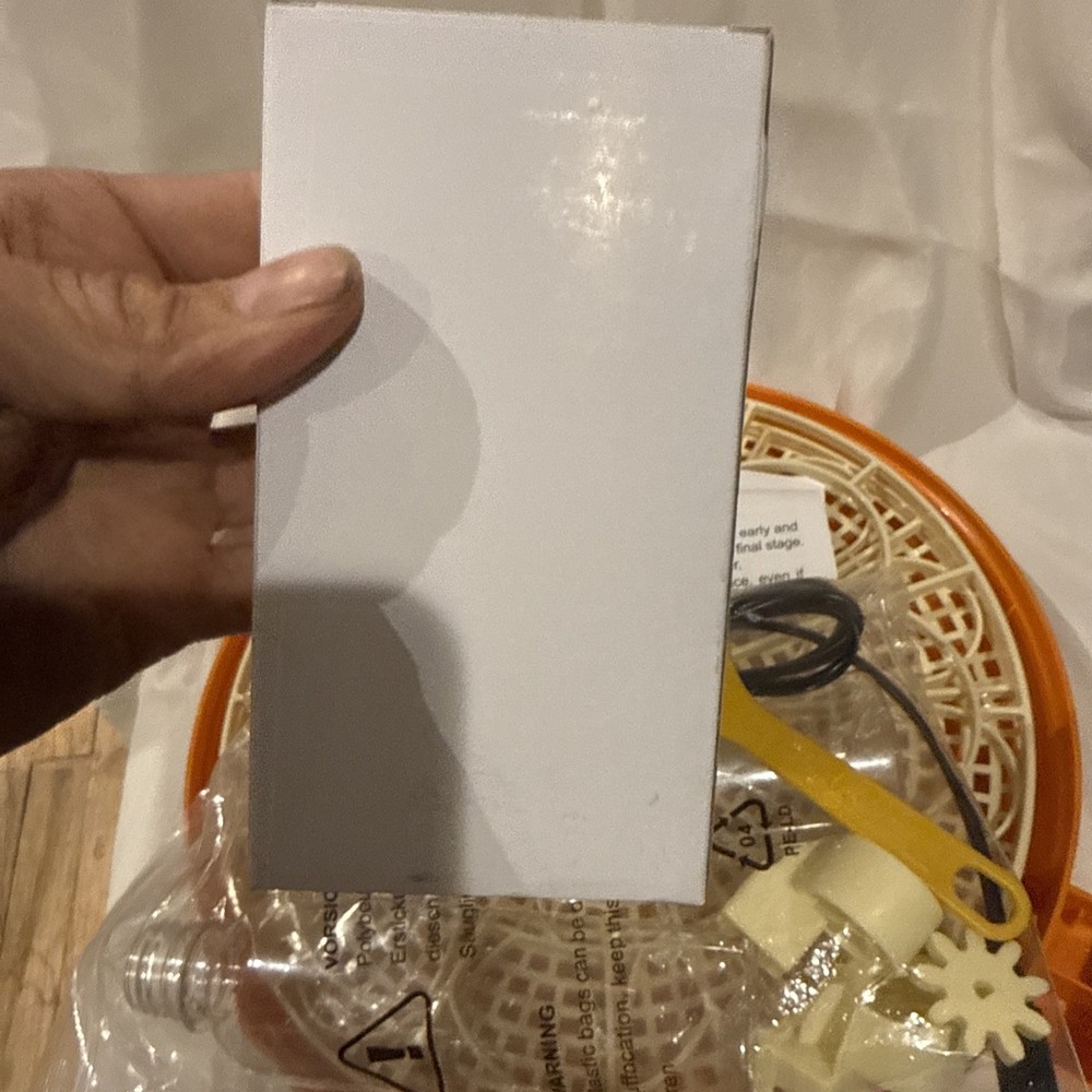 18 Egg Incubator, Automatic Egg Turning and Humidity Control, Very Clean, READ