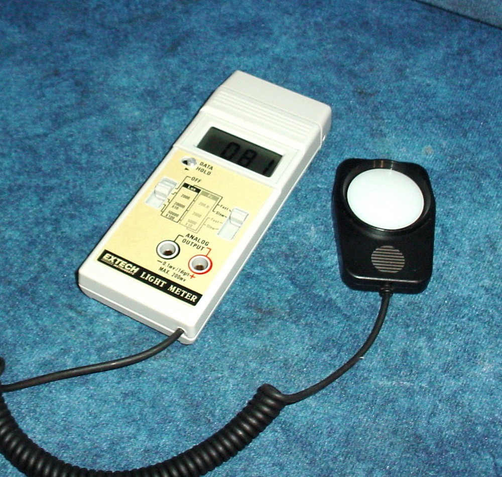 Extech Foot Candle/Lux Light Meter w/Analog Output&Fast/Slow Response Feature #2