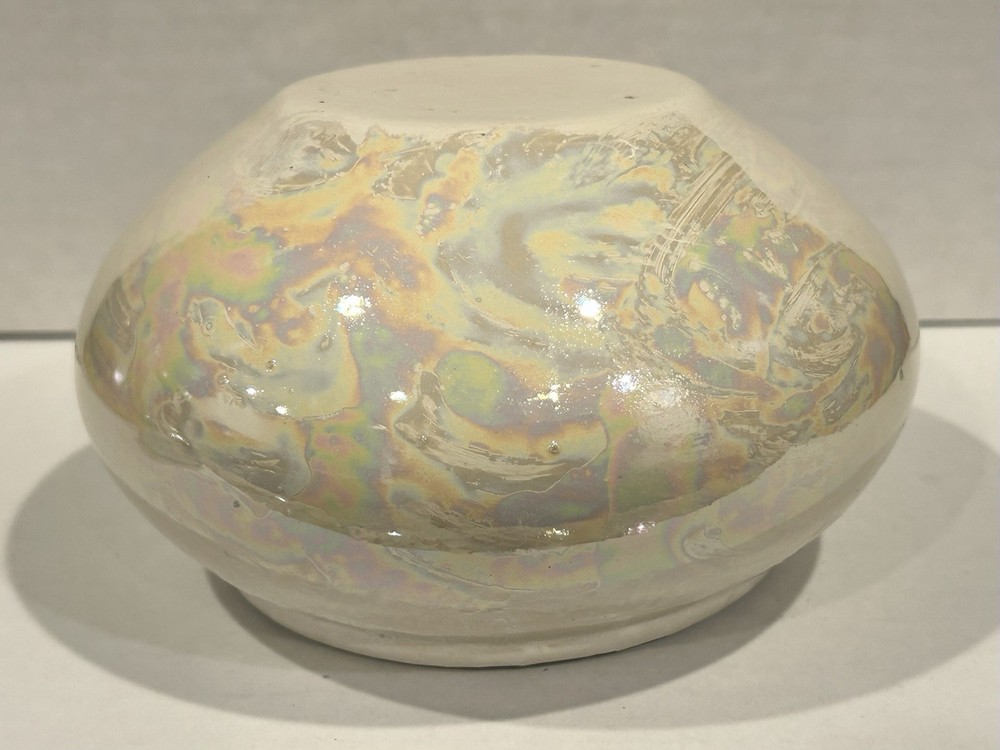Decorative Ceramic Ivory Planter Pot Or vase, Iridescent Glaze.
